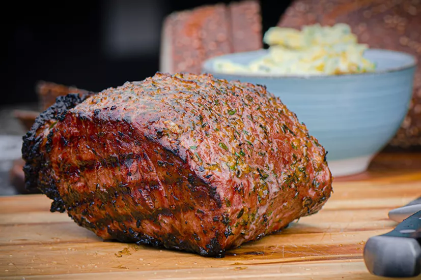 In Kräuterbutter geräuchertes Entrecôte